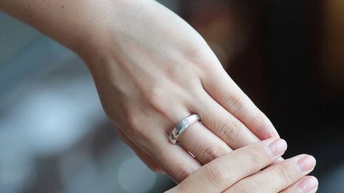 订婚和结婚得戒指(订婚和结婚得戒指的区别)