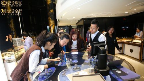 包含2015中国广州国际珠宝首饰博览会的词条