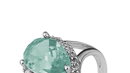绿宝石银戒指(绿宝石戒指多少钱一个)